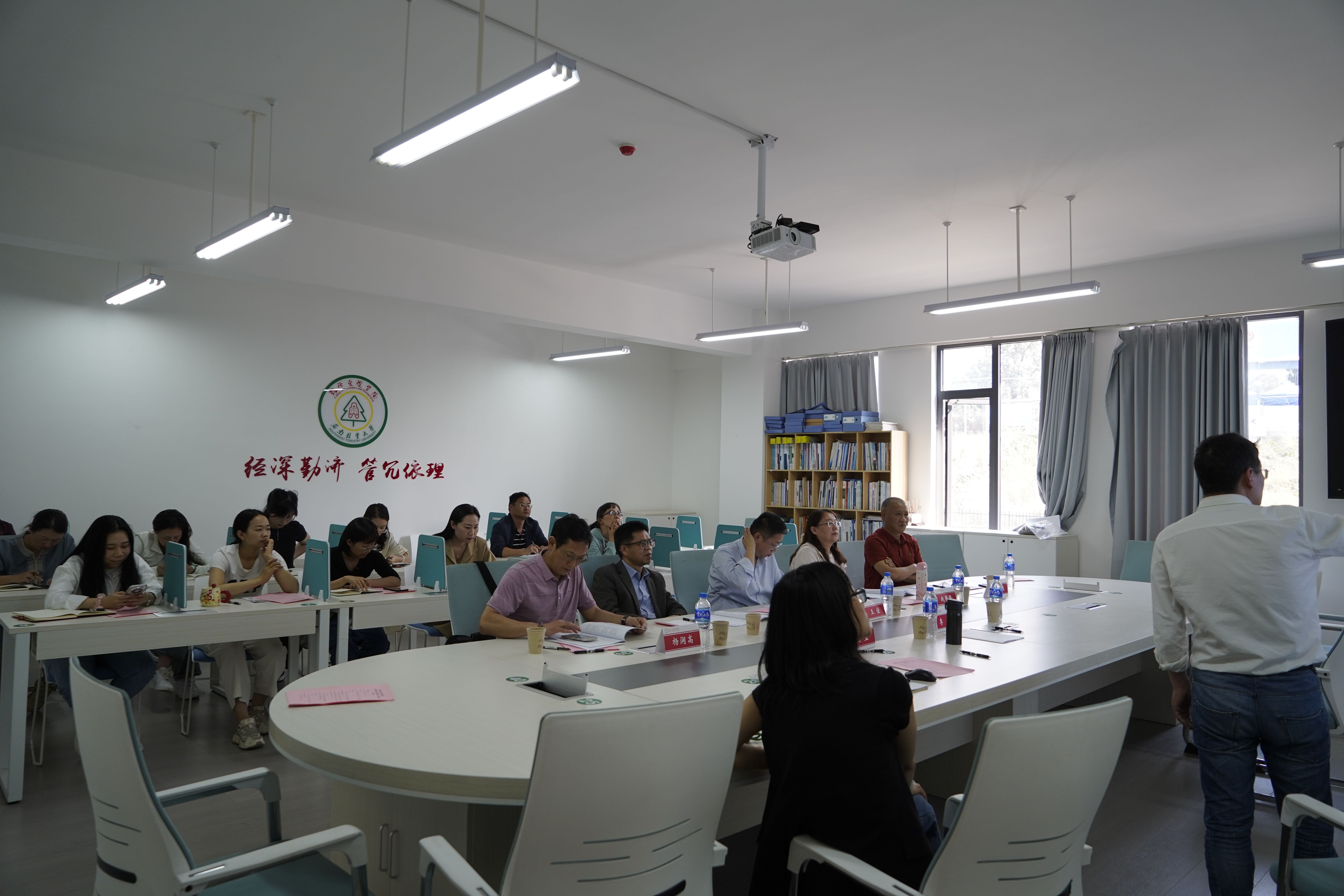 学院召开《资产评估专业硕士学位授权点建设年度报告》专家论证会