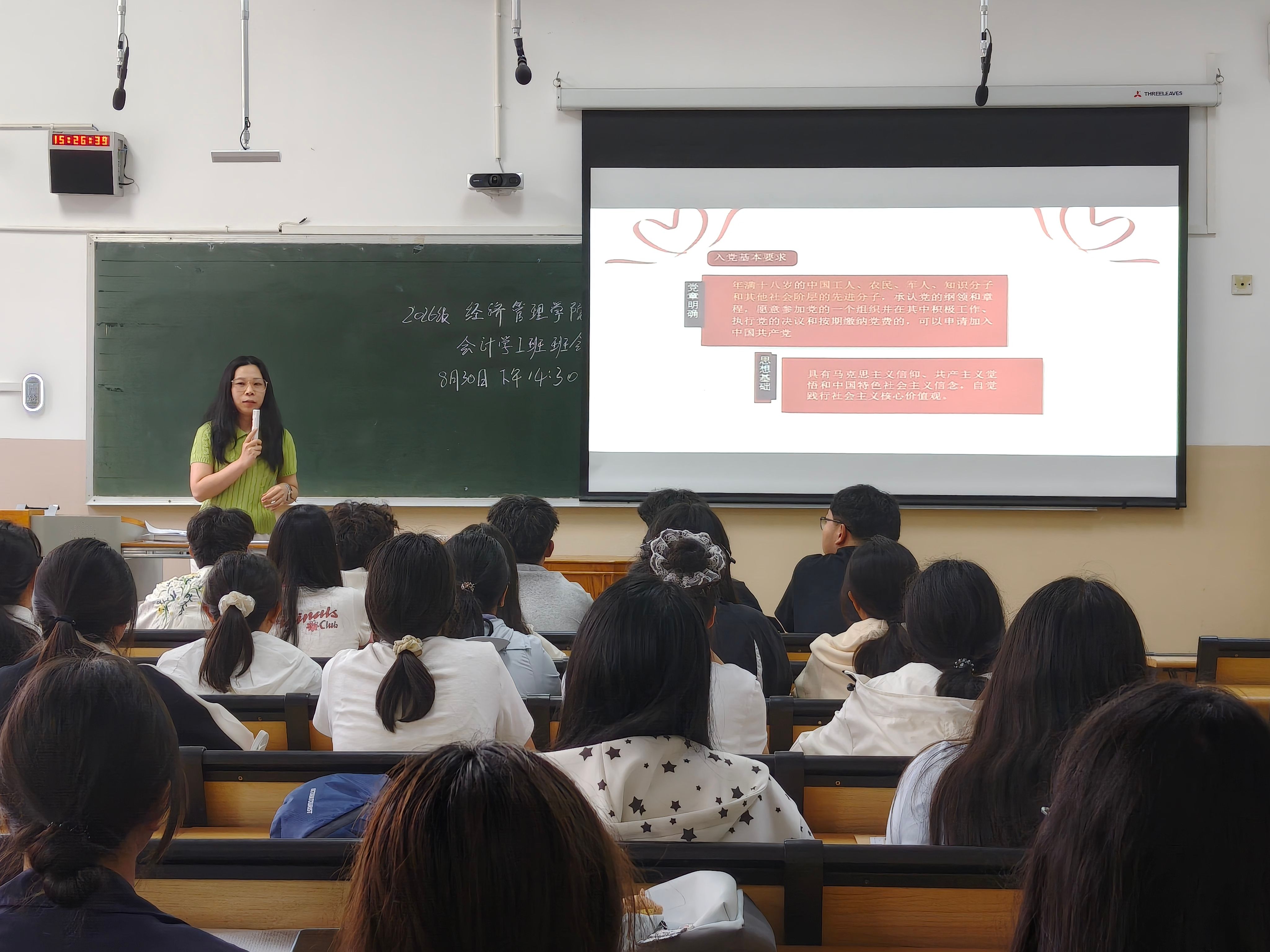 入党启蒙筑初心 踔厉奋发向未来｜学院党委开展新生入党知识宣讲