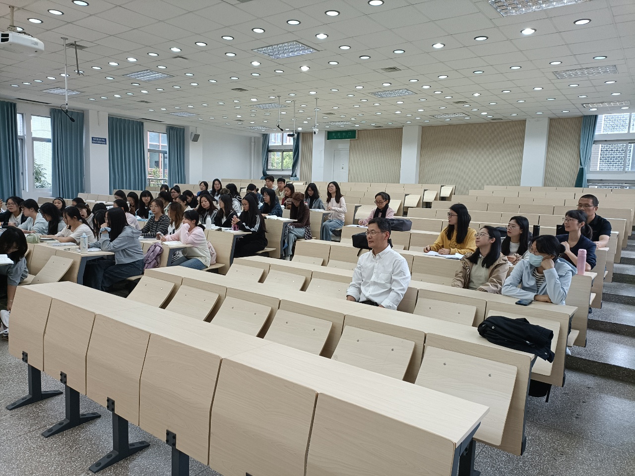 会计系开展“深化课堂改革，提升教学实效”主题教学观摩活动